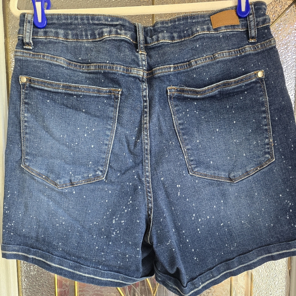 Women's Judy Blue jean shorts, size 1XL - Picture 5 of 6